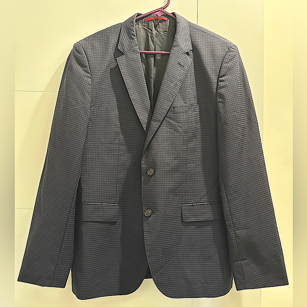 Hugo Boss Men’s Blazer/Suit Jacket in Navy Blue with thin stripes